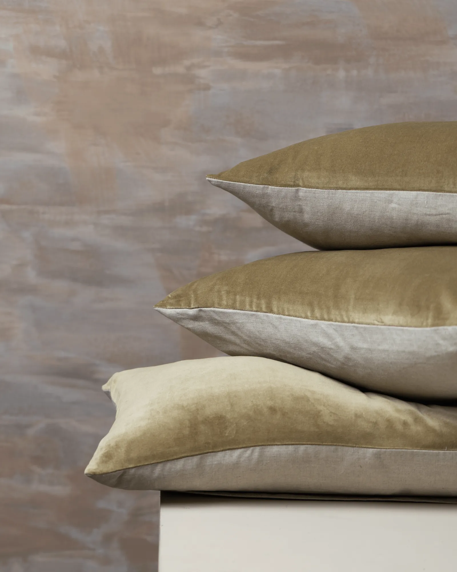 Linen/Velvet Cushion | Olive