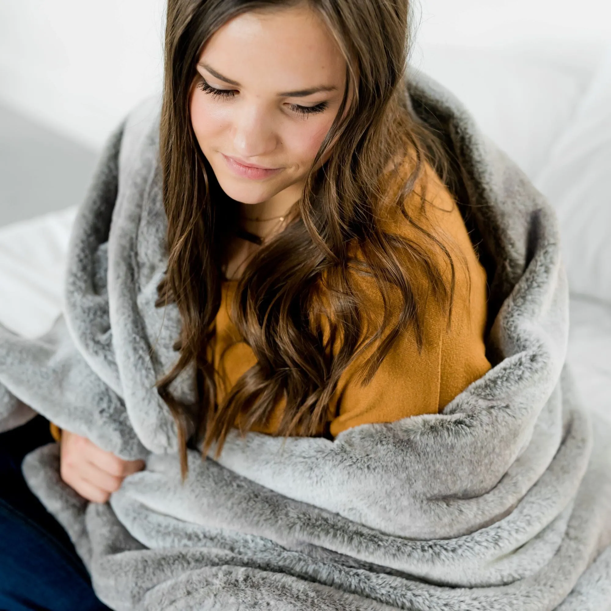 Saranoni Grand Faux Fur Throw Blankets