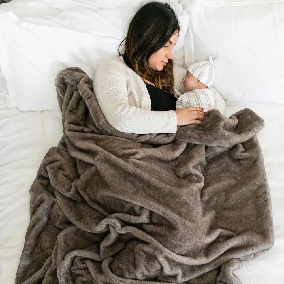 Saranoni Grand Faux Fur Throw Blankets